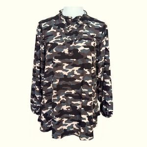 LuLaRoe Clara Camo Size XS Smock Blouse
